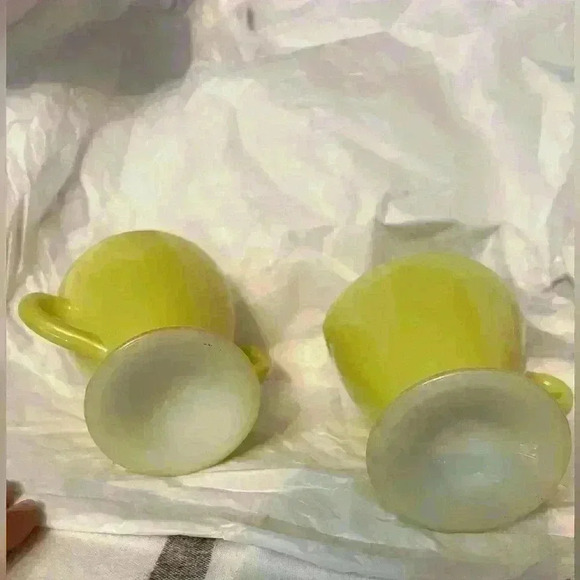 Hazel Atlas Glass Vintage Sugar and Creamer in Chartreuse Color - Picture 2 of 6